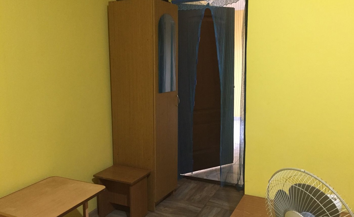 Трехместный «Эконом» 2 этаж. Гостевой дом на Комарова 17. Витязево