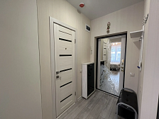 Квартира в многоквартирном доме Стильный апартамент с красивым видом на море и горы