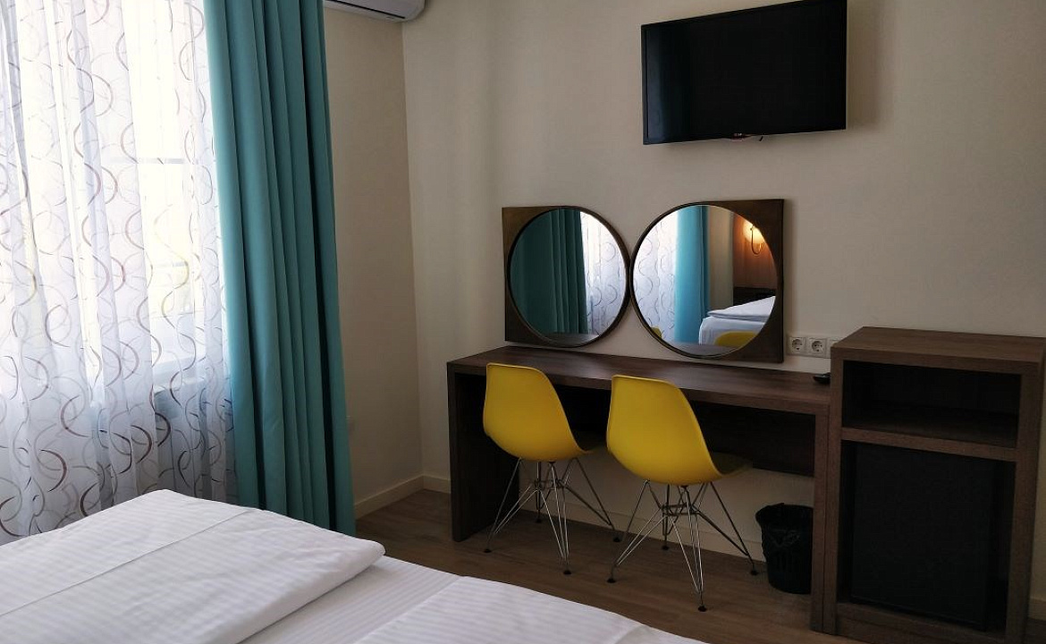 Стандартный с 2 кроватями. Отель Капитан Морей. Анапа