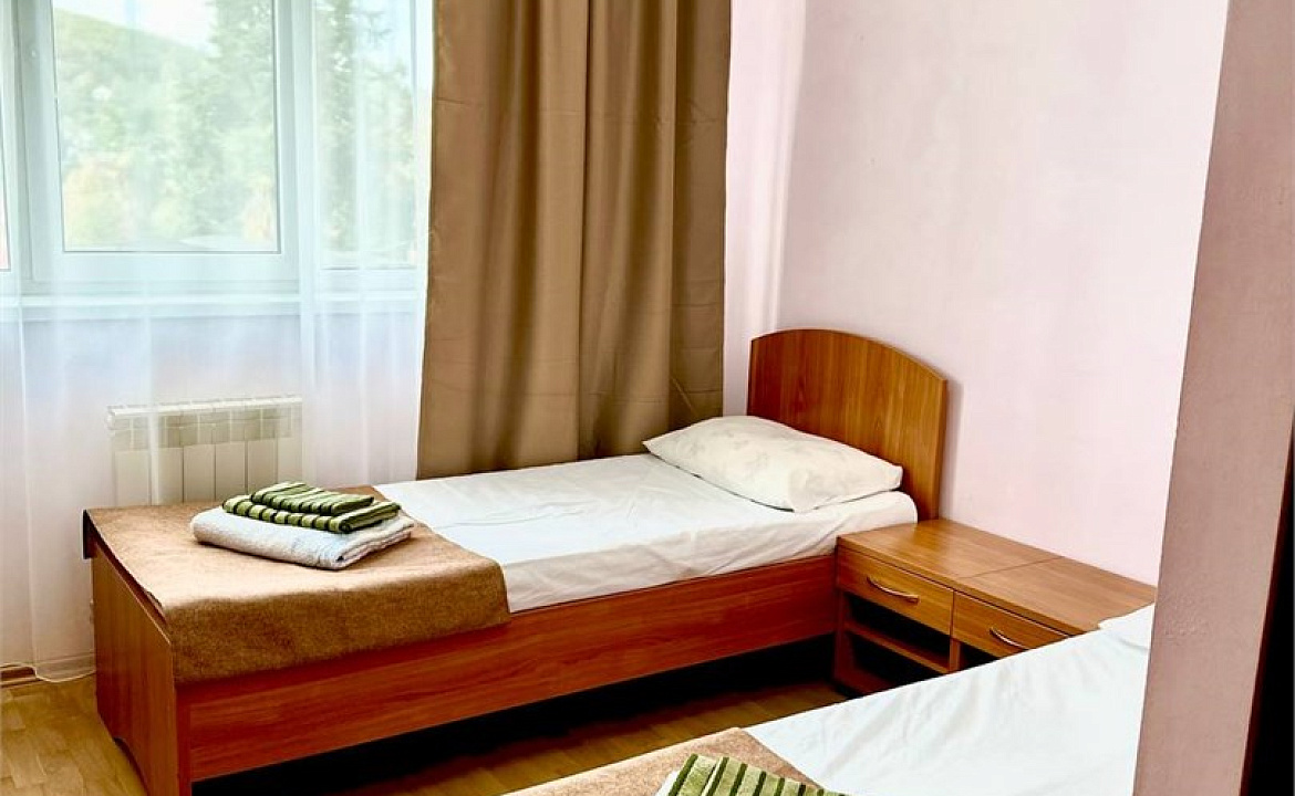 Cтандарт 2х местный с двумя кроватями и доп местом. Отель LooBeach SeaView. Лоо