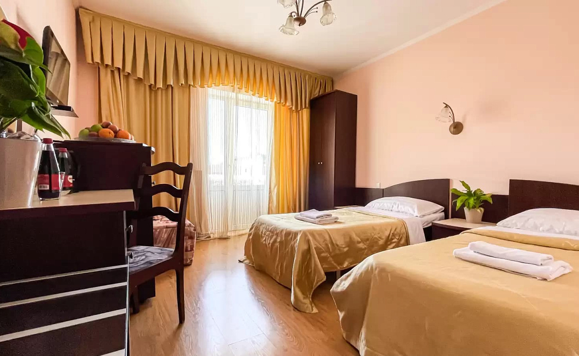 3-х местный полулюкс с односпальными кроватями. Мини-отель "Ардо". Анапа