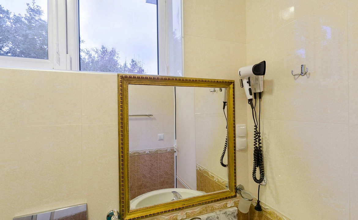 Гранд (однокомнатный четырехместный номер класса «Люкс»). Отель "Гранд Флер". Форос