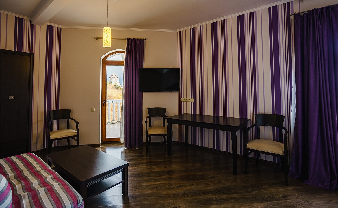 Апартаменты двухкомнатные с террасой 6. Гостевой дом Лиана. Ливадия