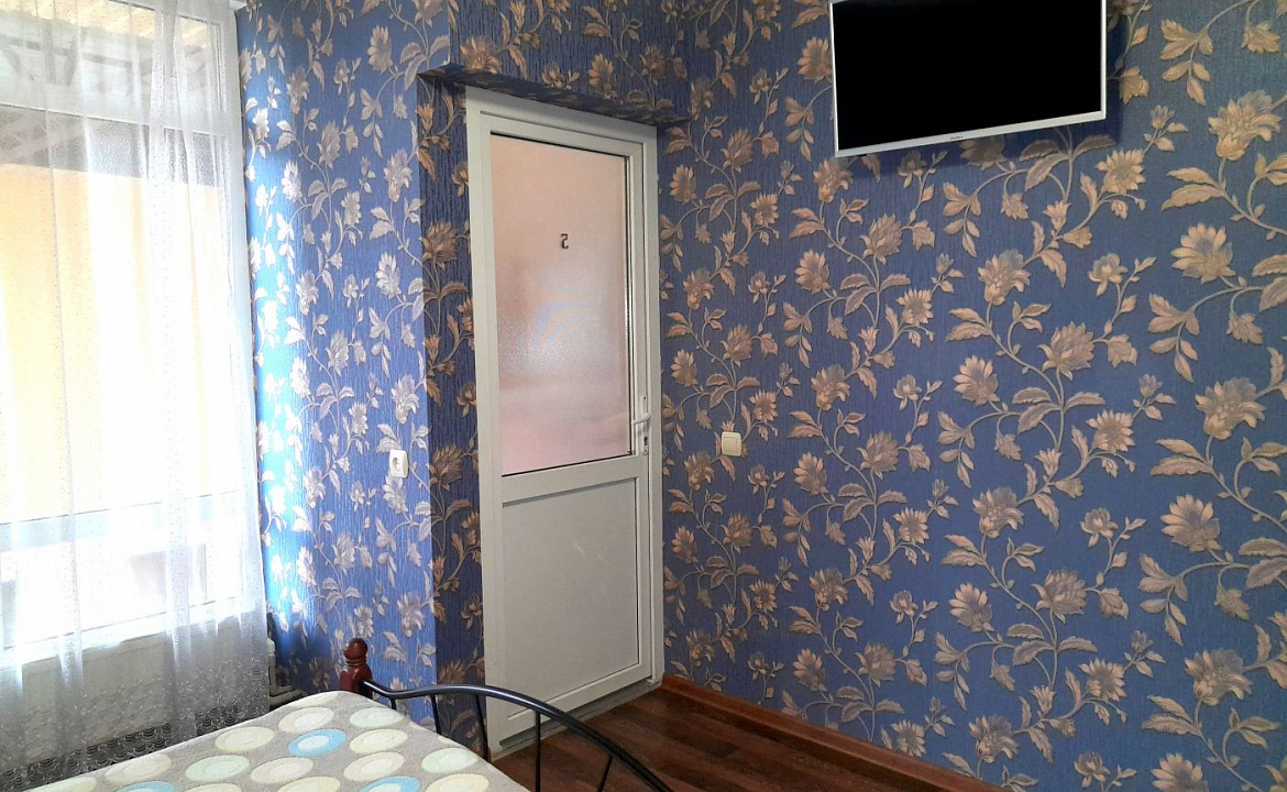 Трёхместный стандарт . Гостевой дом Южный берег.. Адлер