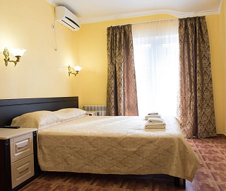 Люкс 4-х местный двухкомнатный. Гостевой комплекс "Екатерина". 