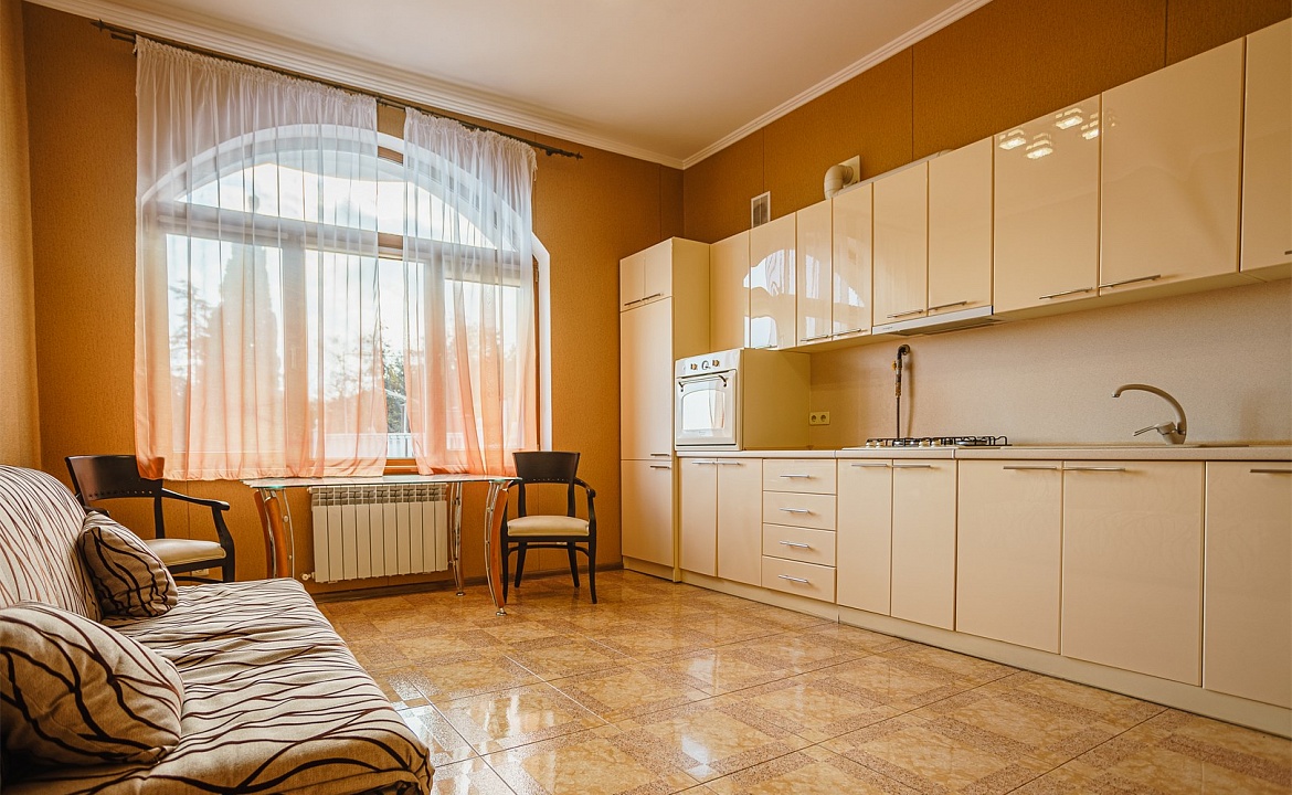 Апартаменты двухкомнатные люкс с террасой 1. Гостевой дом Лиана. Ливадия