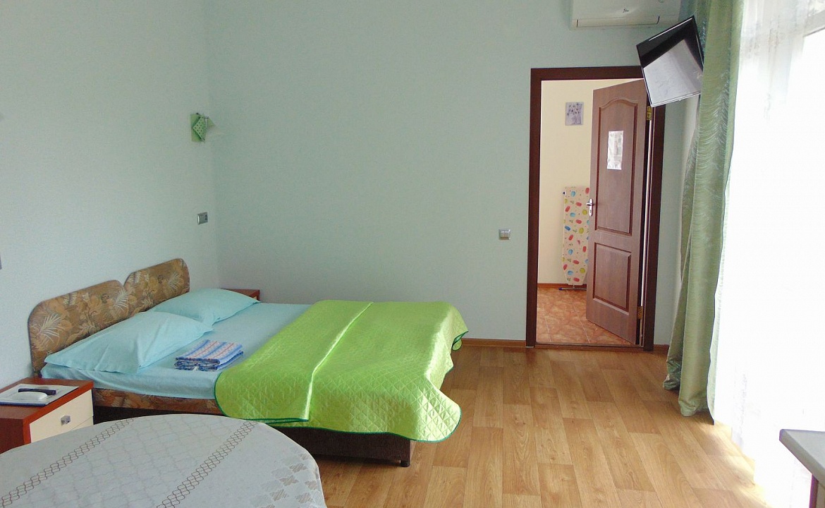 Трехместный номер-студия 