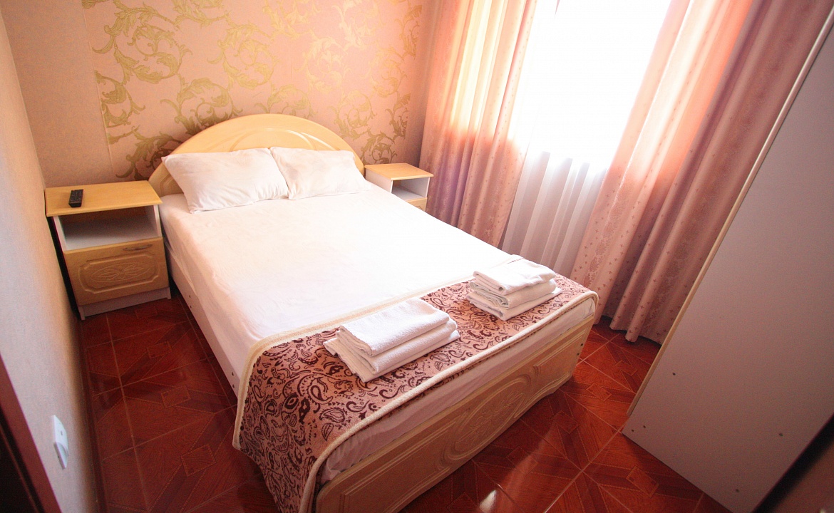 Люкс однокомнатный 2-х местный с балконом. Гостевой дом «ZIRIDIS». Витязево Люкс однокомнатный 2-х местный с балконом. Гостевой дом «ZIRIDIS». Витязево