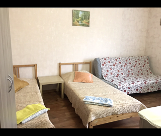 Четырёхместный номер с балконом . Частный сектор Ирис . Четырёхместный номер с балконом . Частный сектор Ирис .