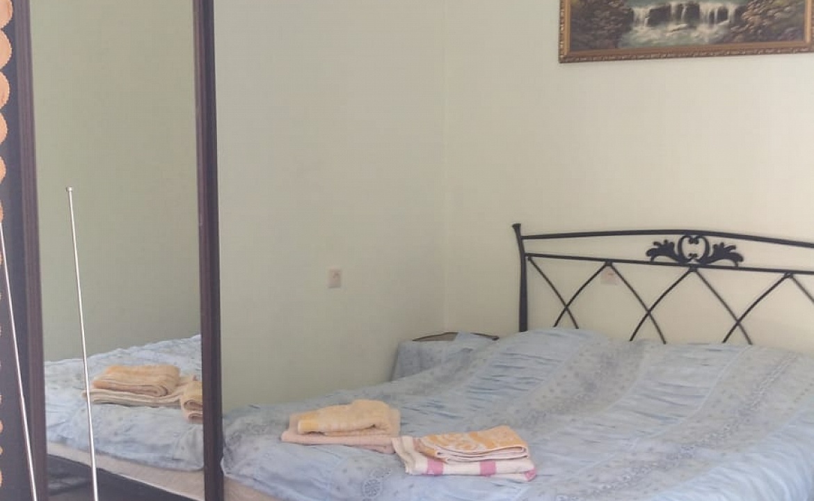 Трехместный номер с собственной ванной комнатой. Частный сектор У Саиды. Сухум