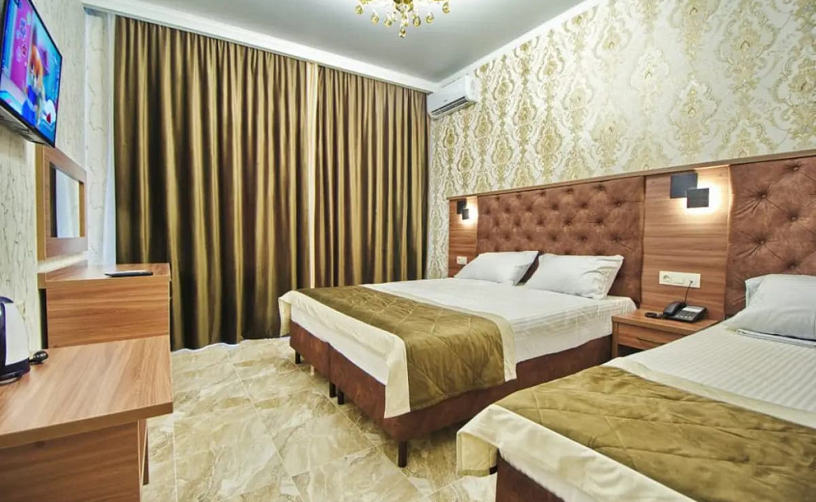 Трехместный номер с балконом. Отель Grand Sofia. Кабардинка