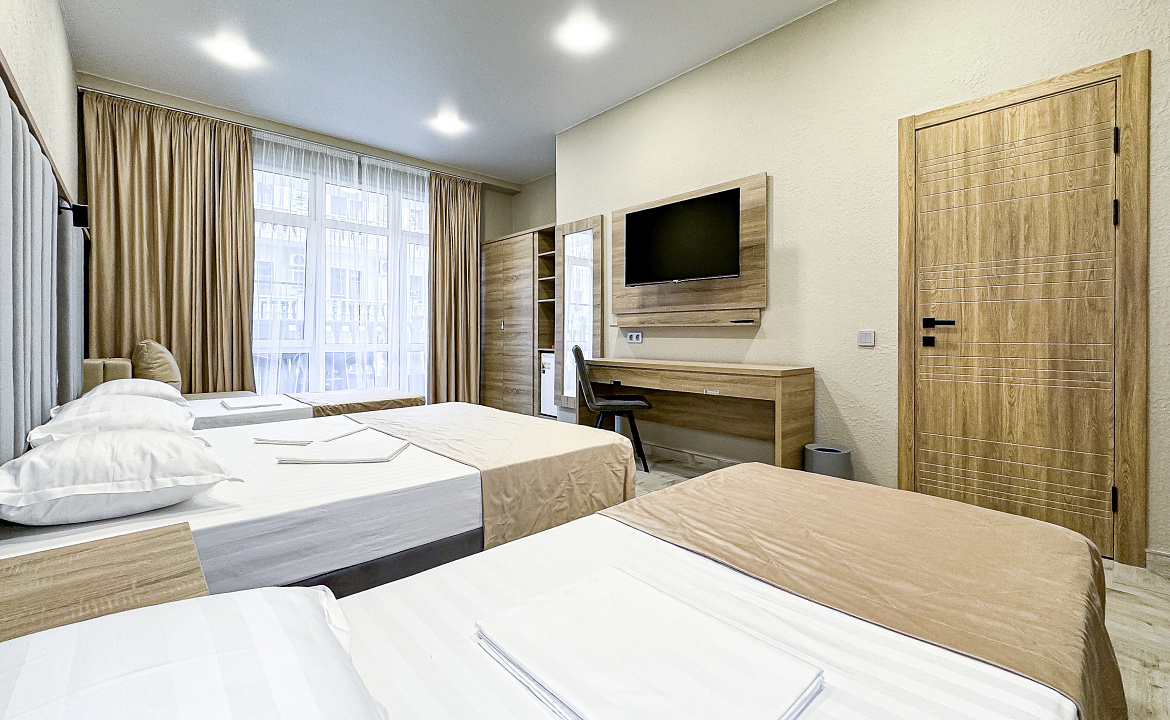 Корпус 2 Delux 5ти - местный (с балконом). Anzhelina Family Hotel. Витязево