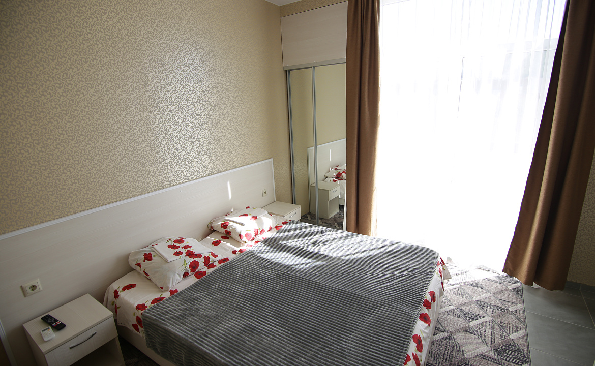 Апартаменты студия с террасой на 2-х человек. Гостевой дом "МЕЛИС". Дивноморское