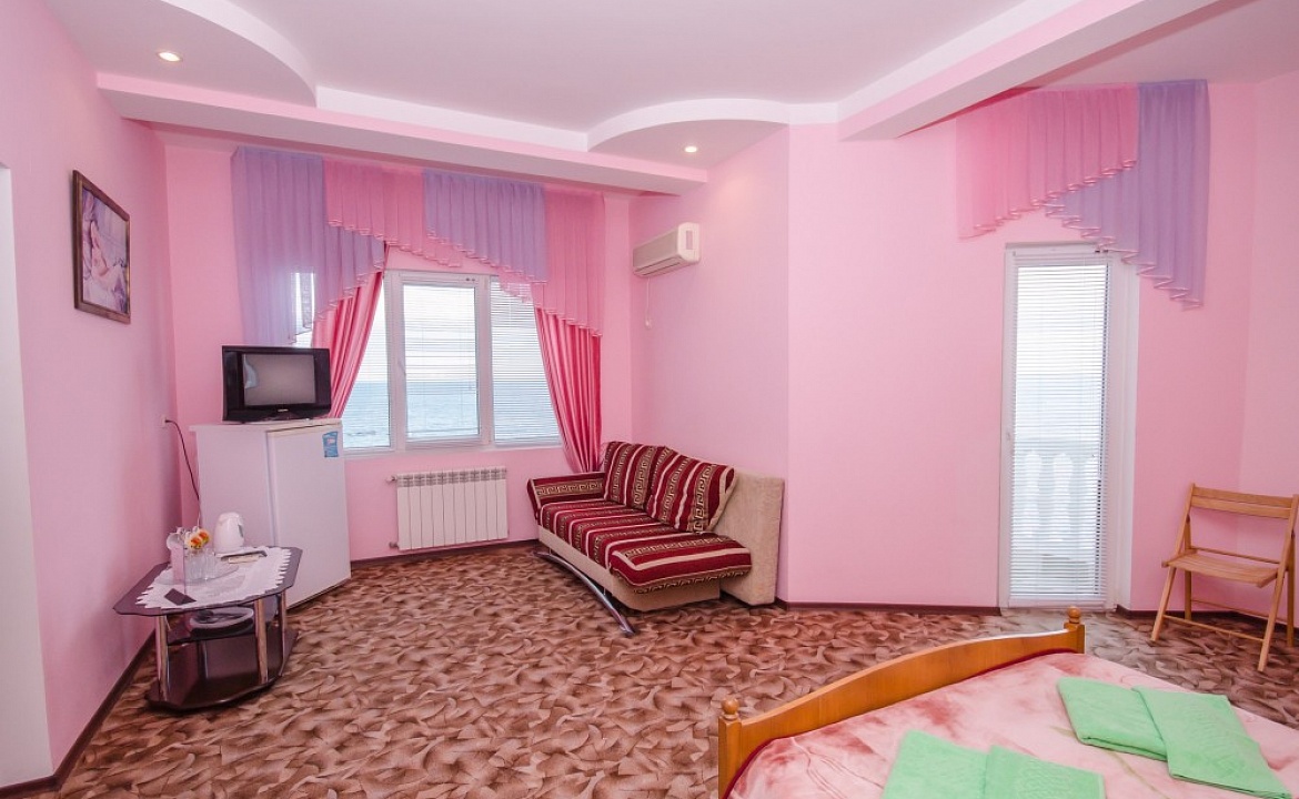 ПОЛУЛЮКС. Отель "Седьмое небо". Утёс