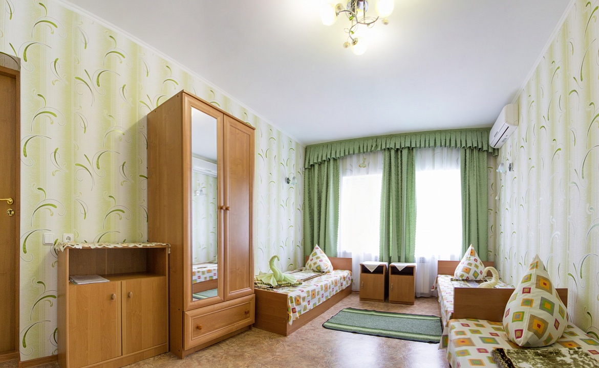 3х местный эконом класс. Гостиница "Водолейчик". Алушта