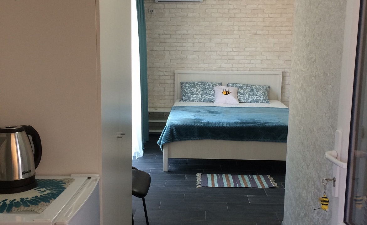 Двухместный номер . Гостевой дом «Пчела». Ейск