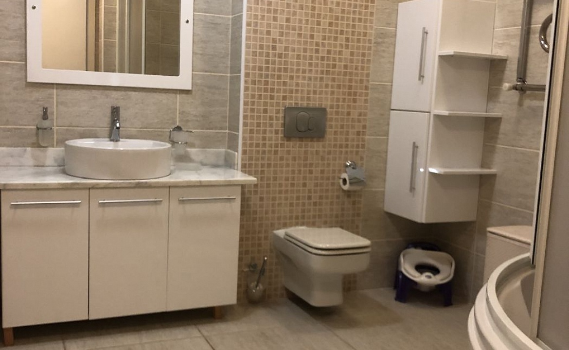 Апартаменты . Квартира в многоквартирном доме Апартаменты . Алушта