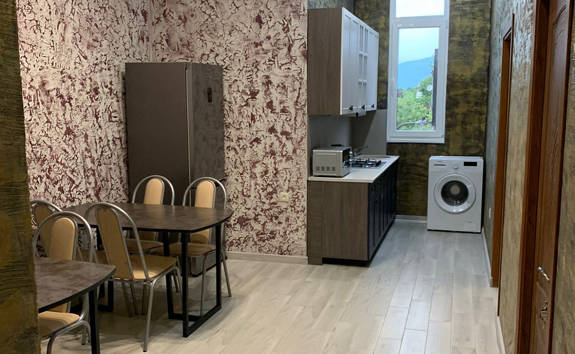 Апартаменты с кухней на два номера. Гостевой дом ЭЙВА. Пицунда