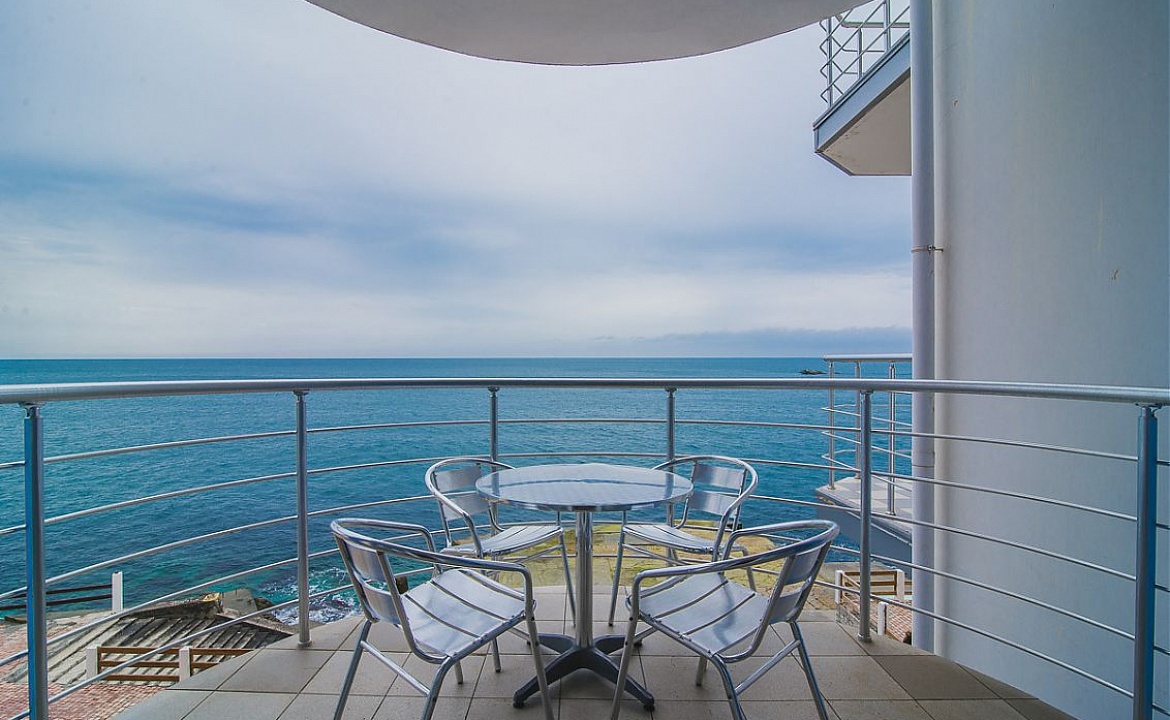 Студия (вид на море). Hotel & Osteophaty center "Lotus". Утёс