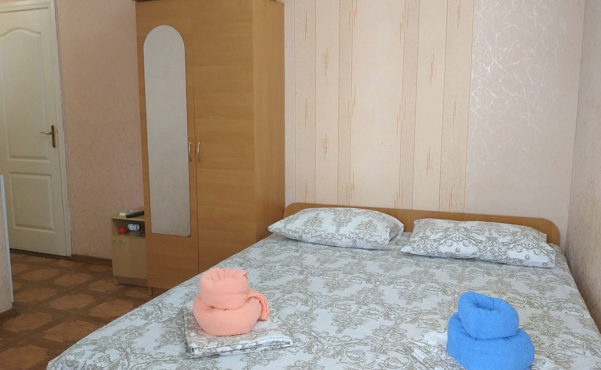 2-местный номер Стандарт с балконом. Гостиница Лагуна. Крым - частный сектор