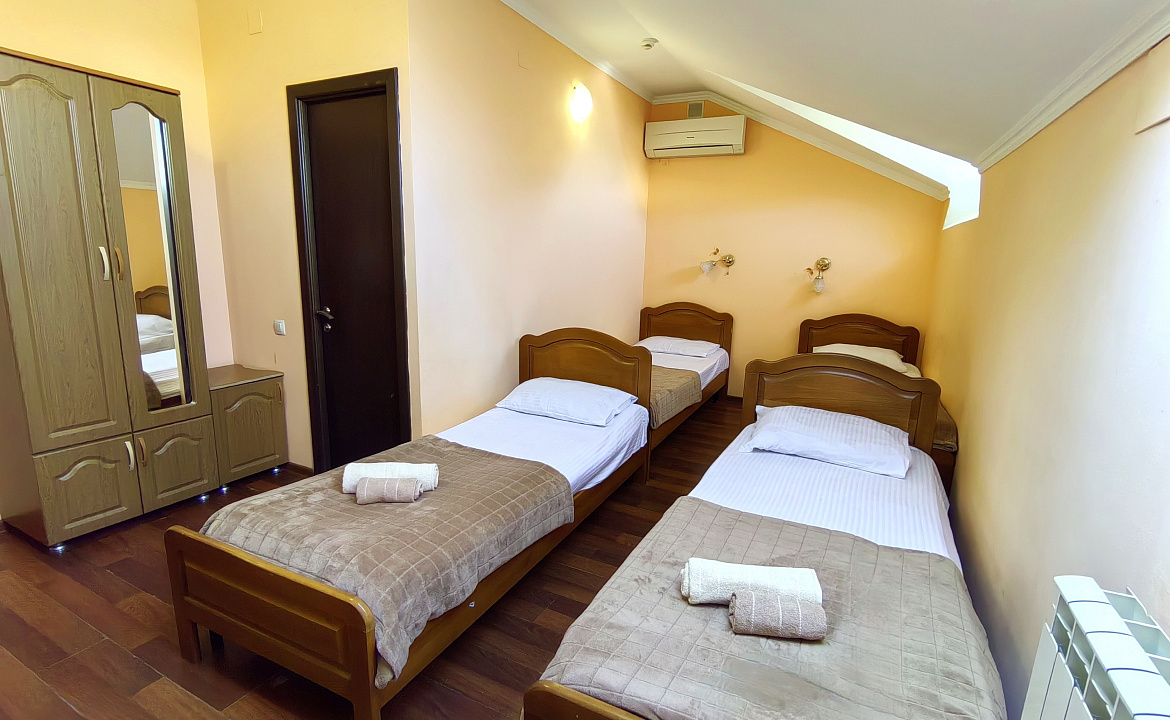 Четырехместный номер «Стандарт». Гостевой дом "Цитрус". Лазаревское