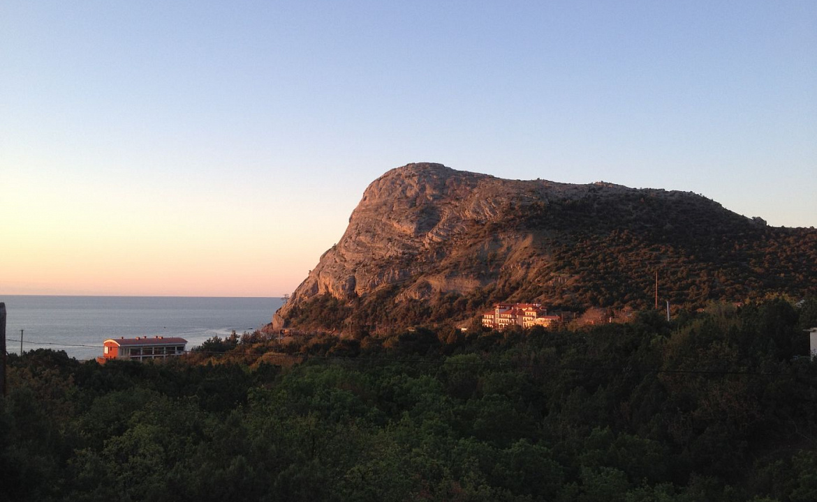Однокомнатный двухместный номер с видом на море. Гостевой дом "Зеленая бухта". Отдых с детьми