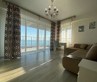 Просторная квартира цу моря с видовыми балконами 178к2. Светлая квартира с террасой и морем. 