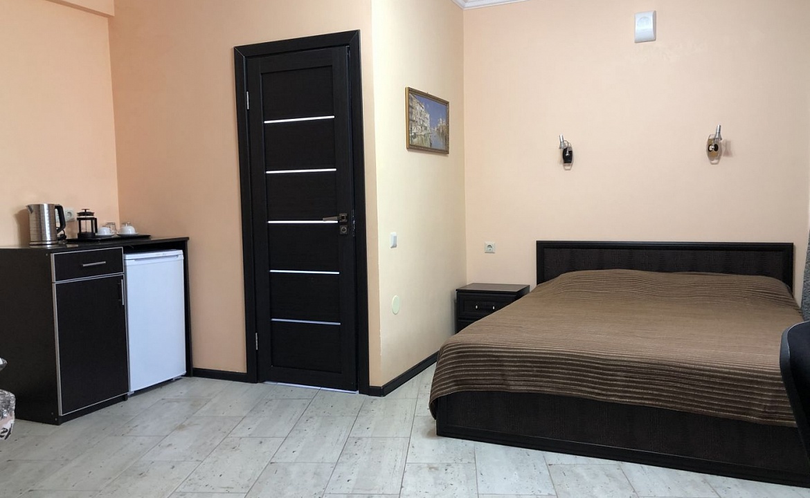 4х Местный. Отель Коста Браво. Евпатория