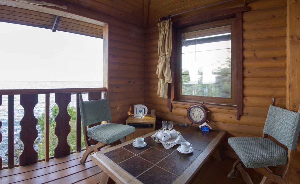 Люкс в срубе №4. Отель "Кучук-Ламбат". Бондаренково