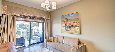 premium Apartments actor Galaxy