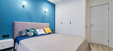 Квартира в многоквартирном доме Современная квартира у моря с отдельной спальней