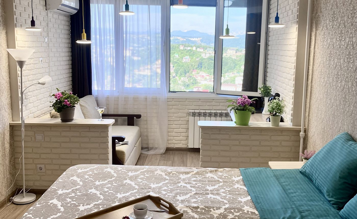 Квартира с великолепным видом на Горы и Море. Квартира в многоквартирном доме C видом на Горы и Море на Дмитриевой 56. Сочи