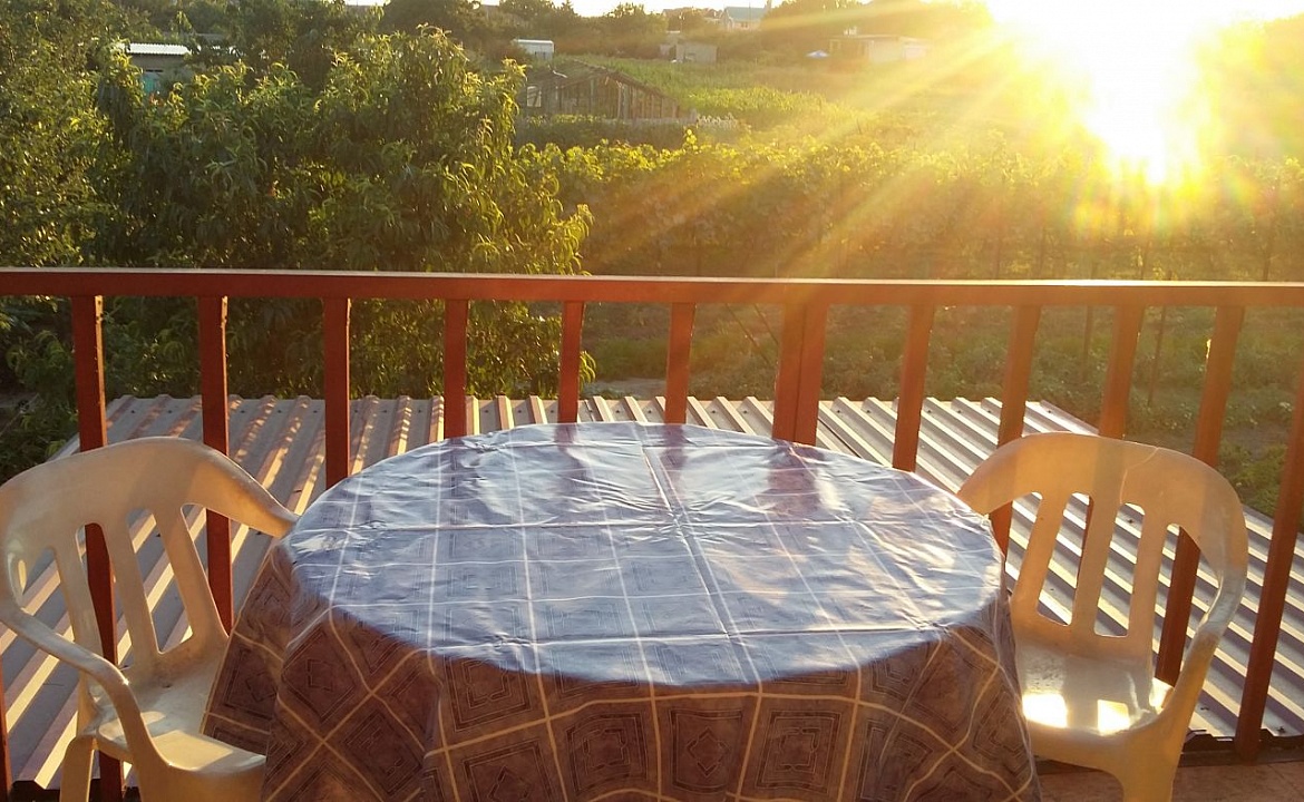 Отдельный домик с кухней, санузлом и балконом до 5 гостей. Частный сектор 2 этажа по отдельности под ключ, 2 отдельных домика.. Благовещенская