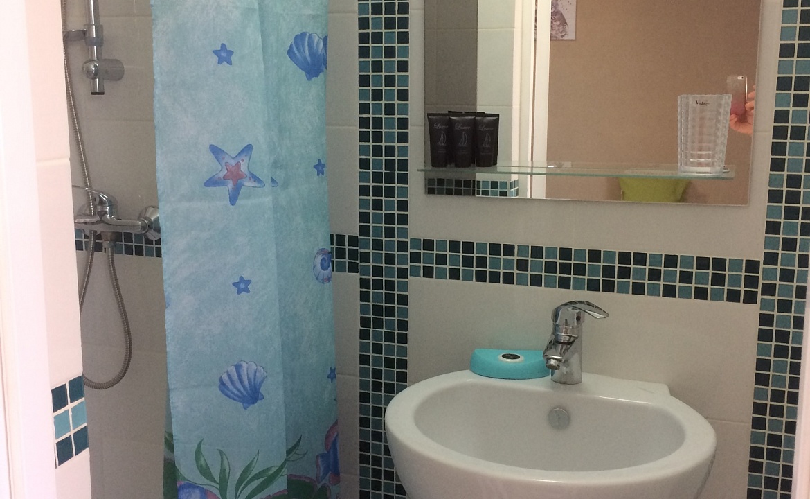 Трёхместный номер. Гостевой дом «Пчела». Ейск