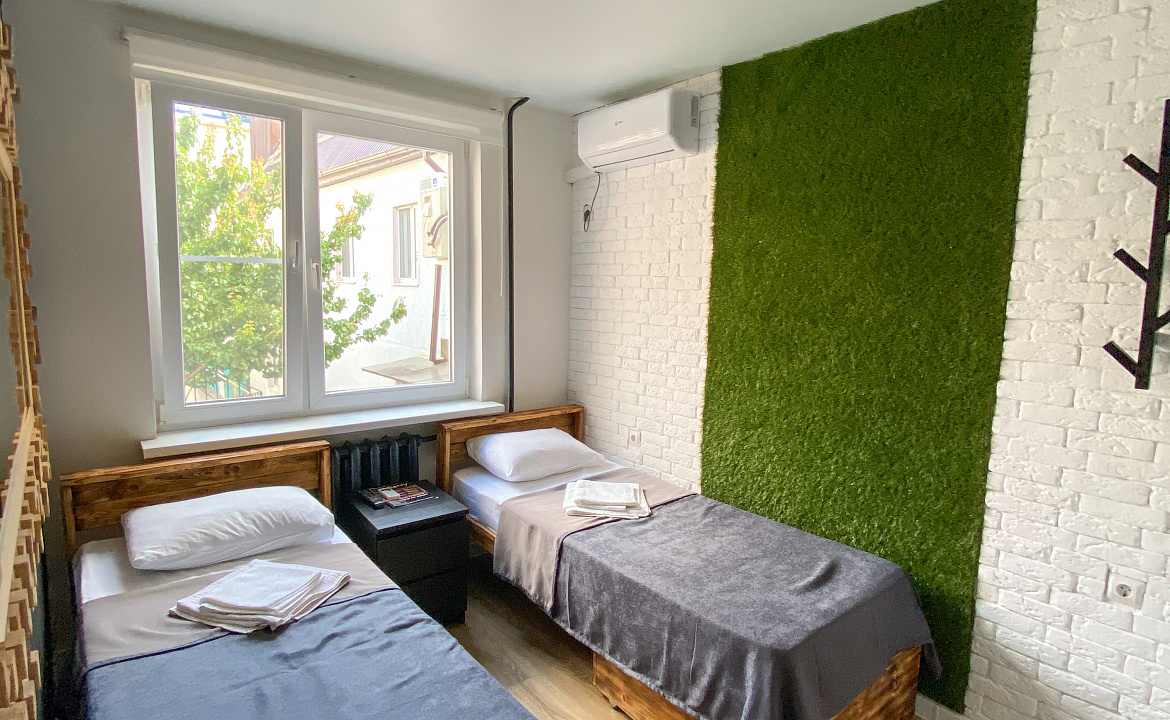 Двухместная комната на втором этаже 5. Гостевой дом GreenWall. Анапа