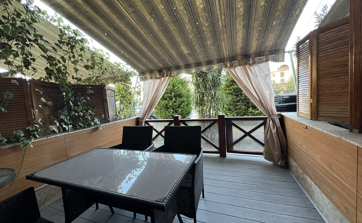 Апартамент с террасой 14к2. Светлая квартира с террасой и морем. Дагомыс