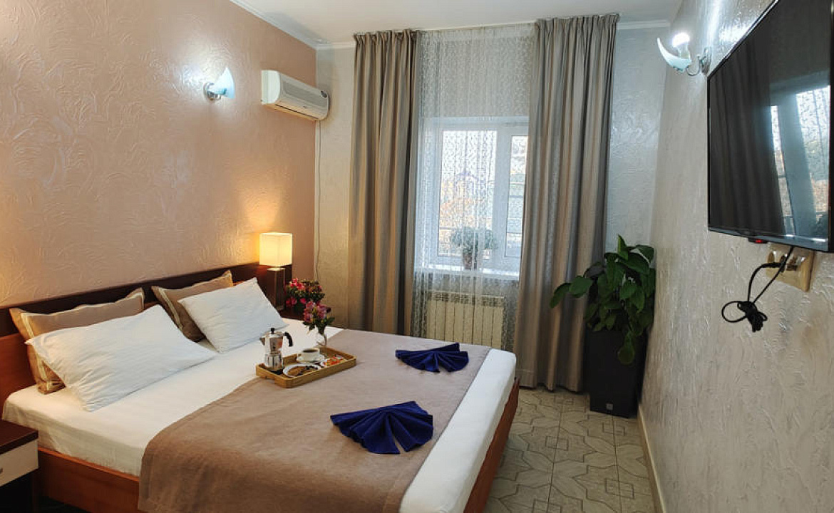 Семейный 2-х Комнатный 4-х местный, с балконом. Отель "Бавария". Витязево