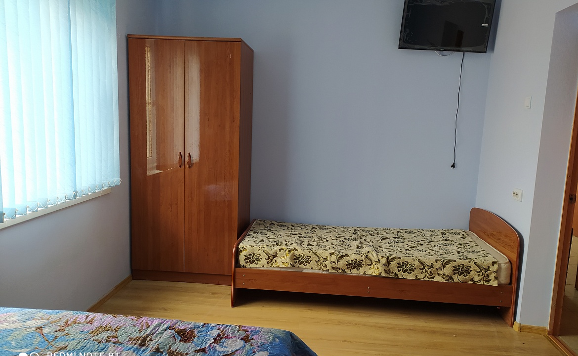 Второй этаж под ключ до 17 человек. Частный сектор 2 этажа по отдельности под ключ, 2 отдельных домика.. Благовещенская