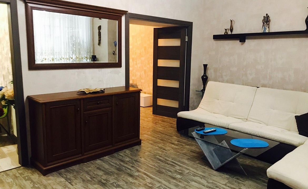 Двухкомнатные апартаменты. Квартира в многоквартирном доме Апартаменты "Кедр". Ялта