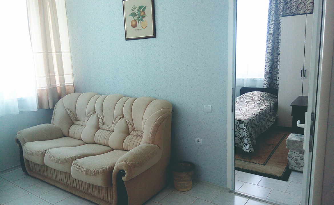 Отдельно стоящий 2-х этажный коттедж. Гостиница Приазовочка. Ейск