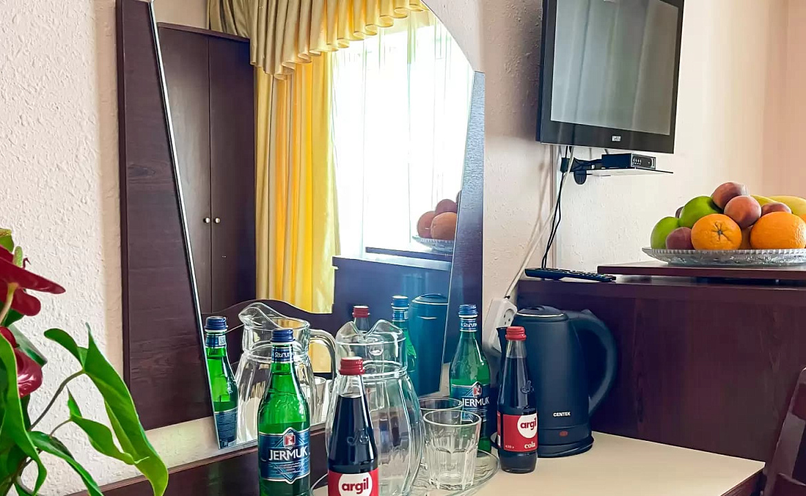 3-х местный полулюкс с односпальными кроватями. Мини-отель "Ардо". Анапа