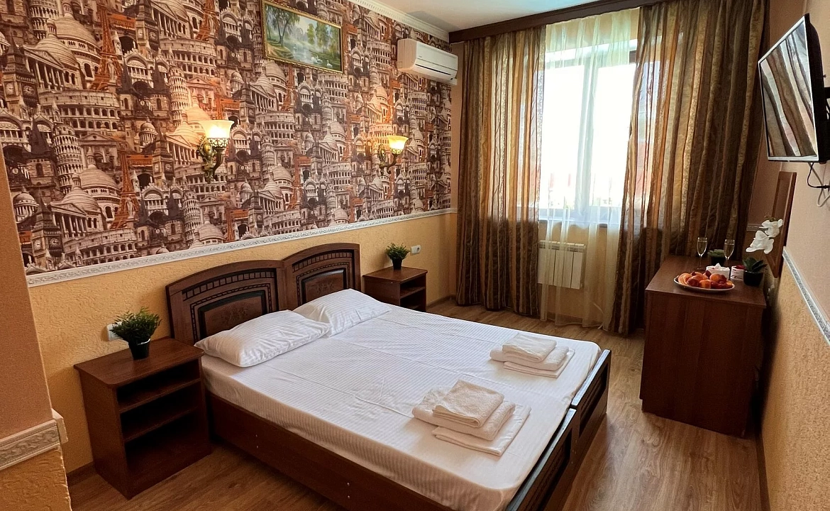 Стандарт с видом на бассейн. Отель «Леонидас». Витязево