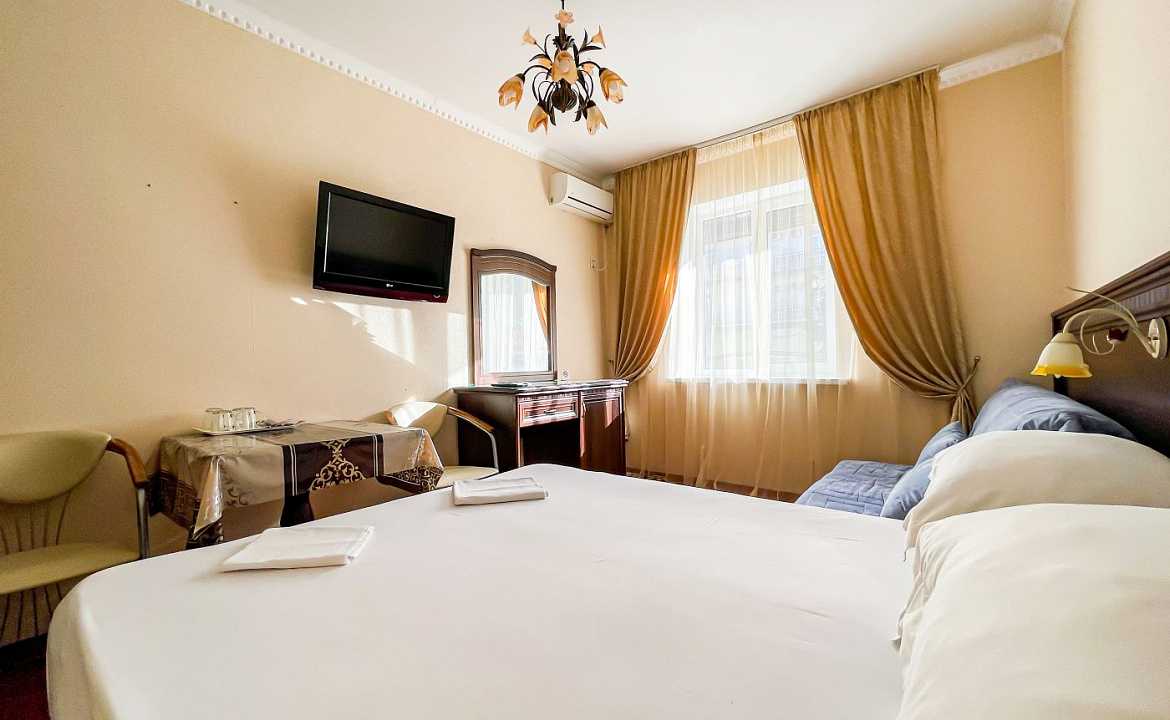 Стандарт 4-х местный (без балкона). Anzhelina Family Hotel. Витязево