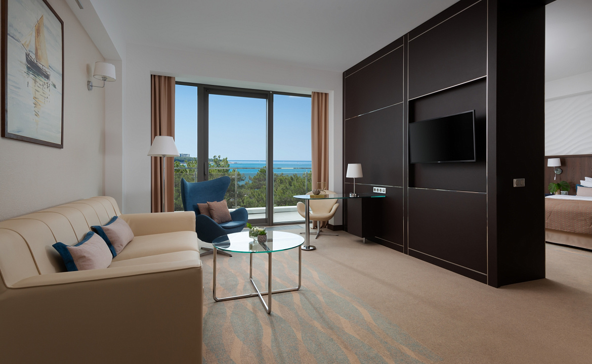 Номер Люкс в пятизвездочном корпусе. ПРИМОРЬЕ GRAND RESORT HOTEL. Геленджик
