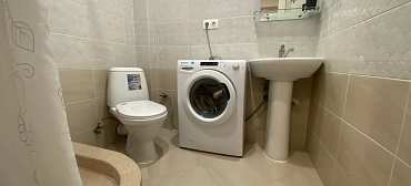 Квартира в многоквартирном доме Уютная студия на первой береговой 