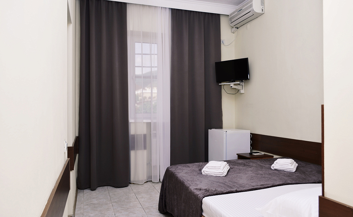 2х местный с балконом. Гостиница Ласточкино гнездо. Кабардинка