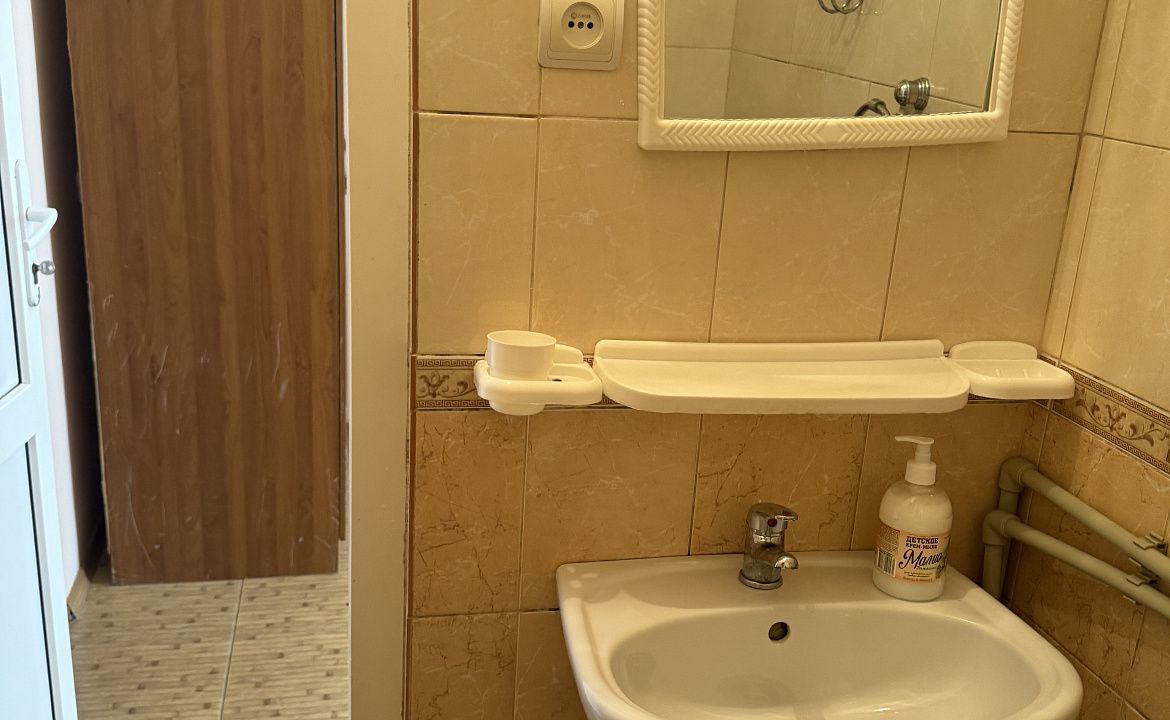 1 комнатный номер с балконом  . Гостевой дом "Пантера". Гагра