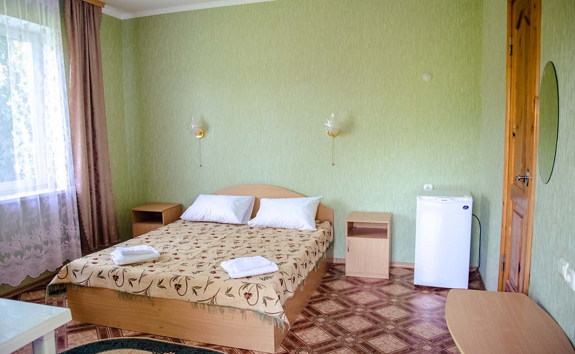 2-X МЕСТНЫЙ НОМЕР С 1 КРОВАТЬЮ. Мини-отель Сан-Сити. Рыбачье