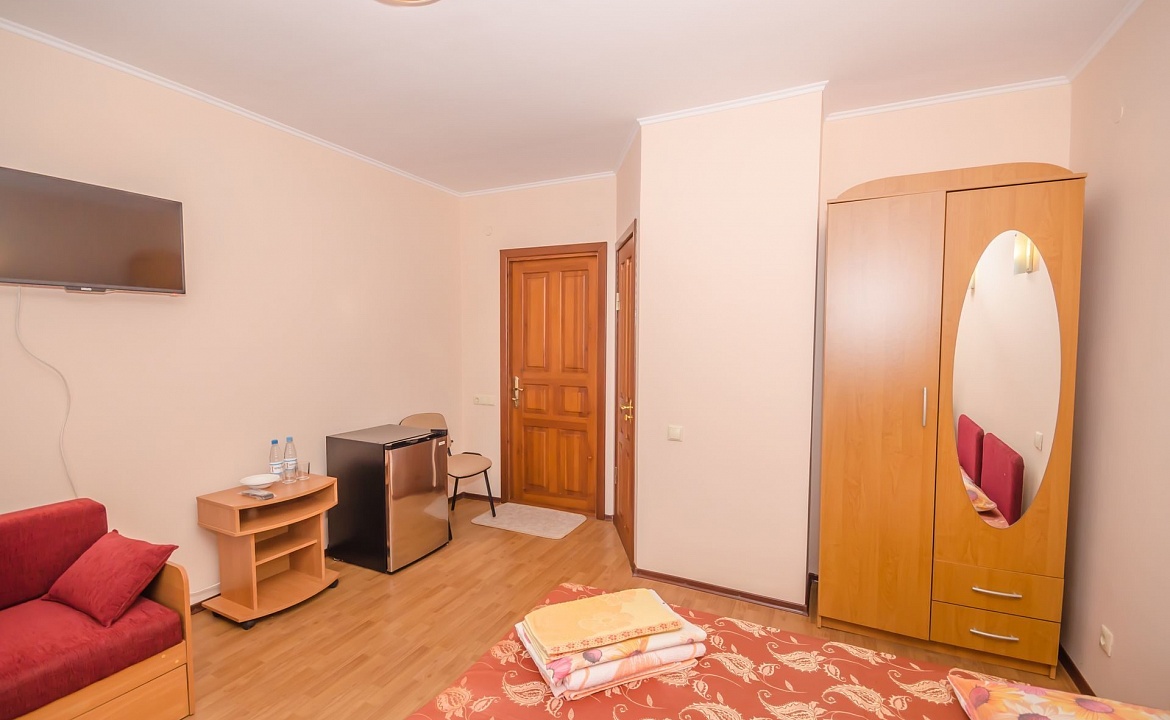 Двухместный Стандарт с дополнительным местом для семьи с ребёнком. Вилла "Любимая". Береговое