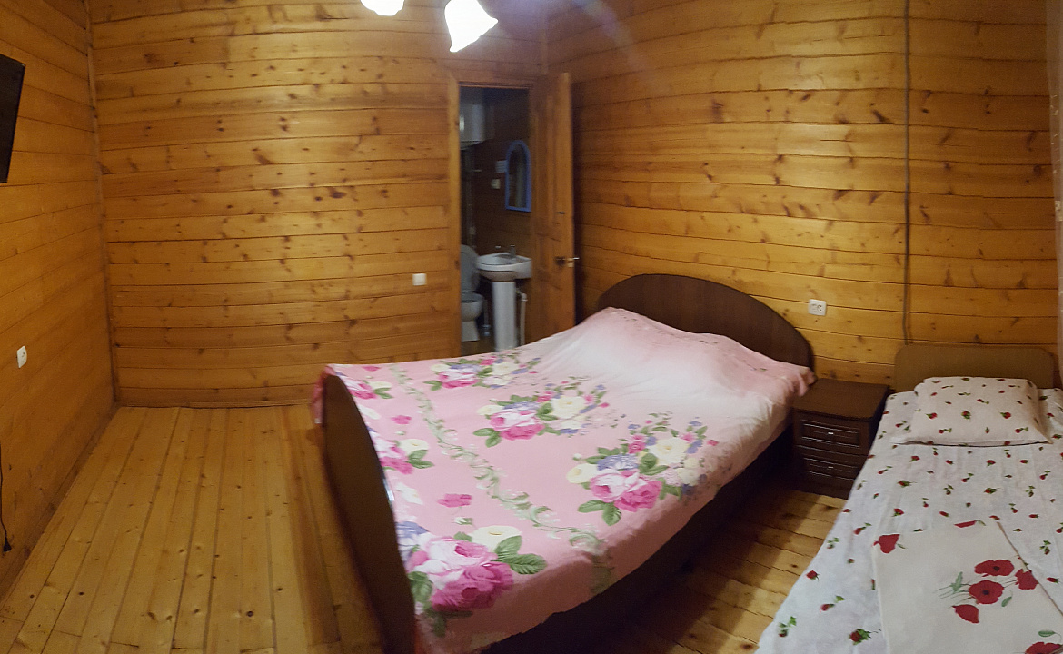 Трёхместный номер. Гостевой дом У Ирины. Пицунда